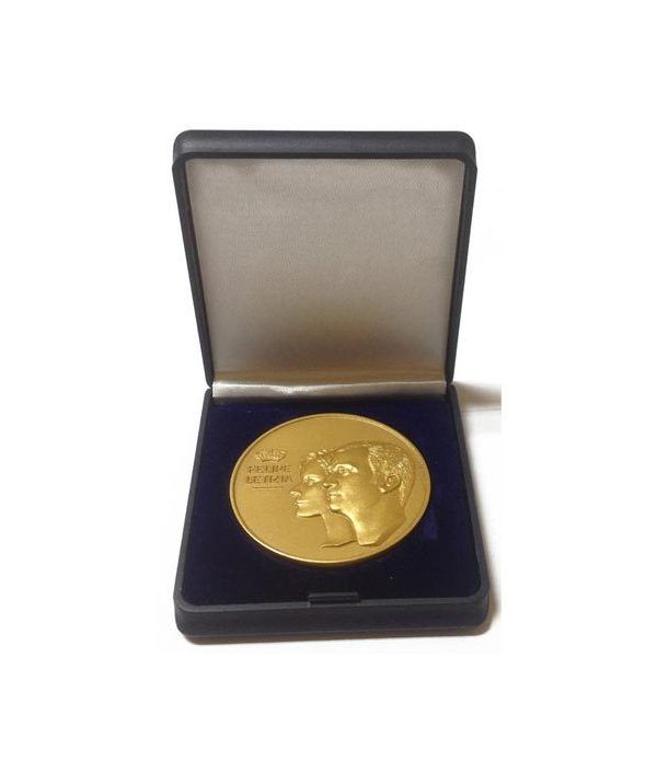 Medalla Boda Felipe y Letizia 2004. Placada en oro.  - 6