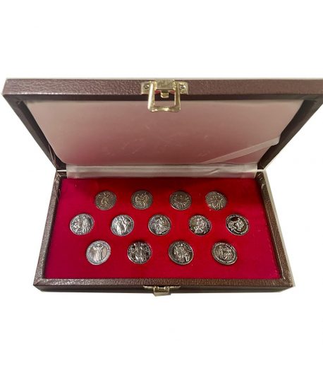 Estuche con 13 arras de boda en Plata.  - 1