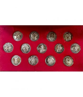 Estuche con 13 arras de boda en Plata.  - 2